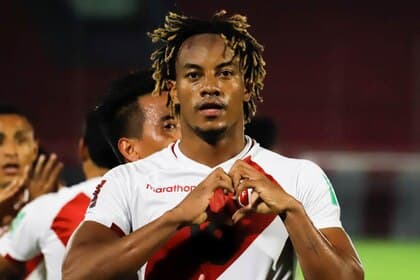 Foto del jugador André Carrillo lesión durante entrenamiento en Brasil