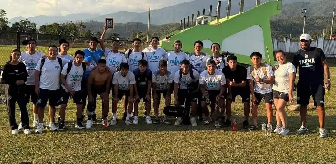 Jugadores de la filial de ADT celebrando la victoria en Kimbiri