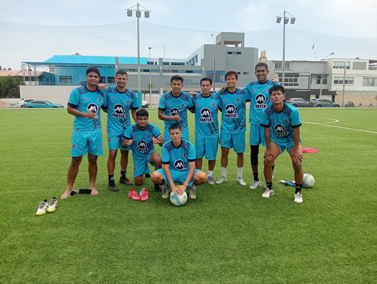 Escudo del FC San Marcos junto a la carta de retiro anunciada