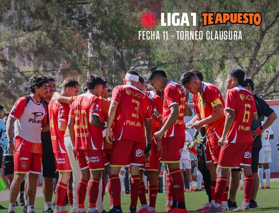Jugadores de CD Moquegua disputando el duelo contra Cienciano en el Estadio 25 de Noviembre