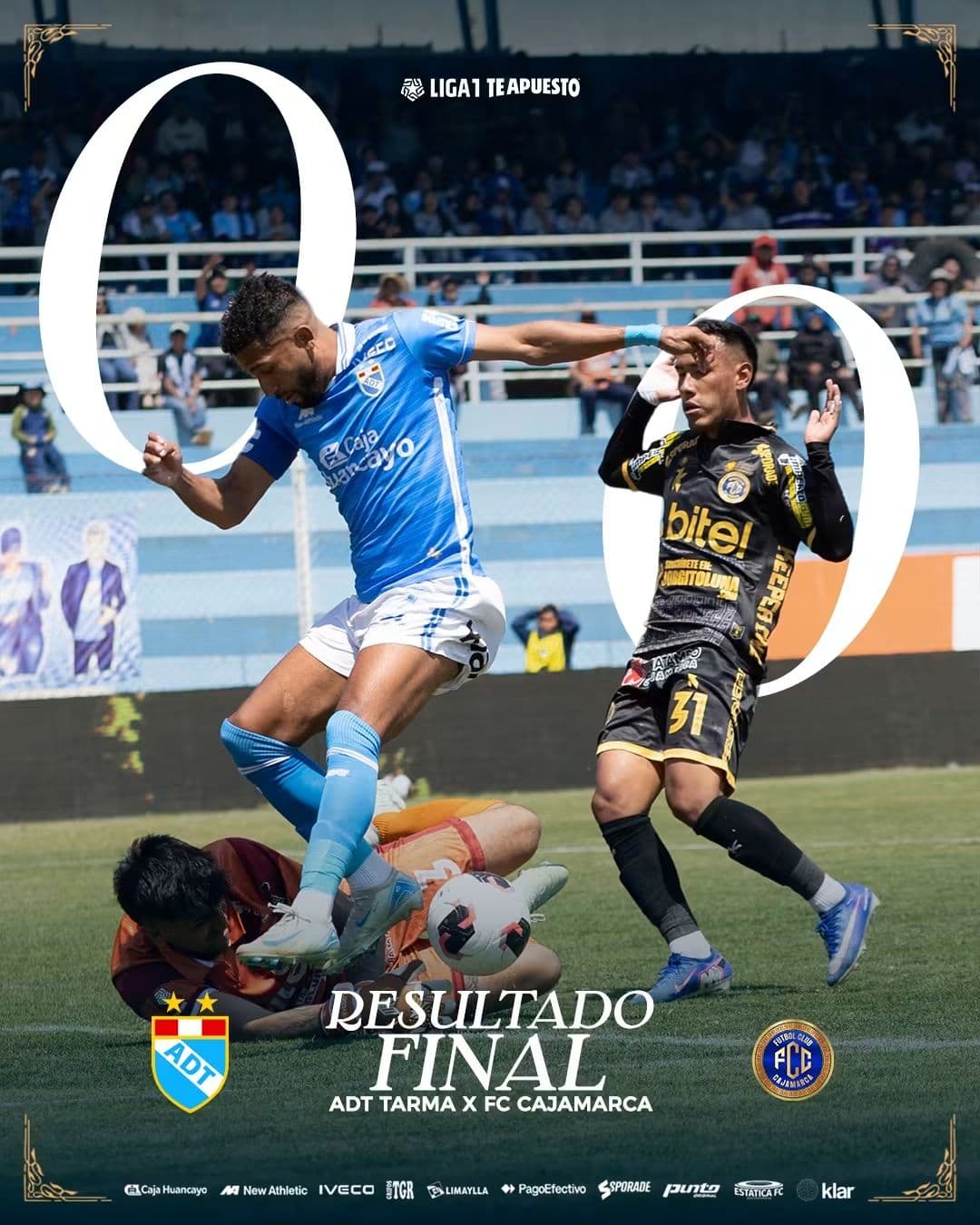 Jugadores de ADT celebran el empate 0-0 contra FC Cajamarca en el Estadio Unión Tarma tras sumar un punto